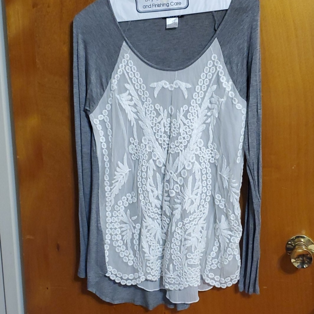 Long-sleeved top